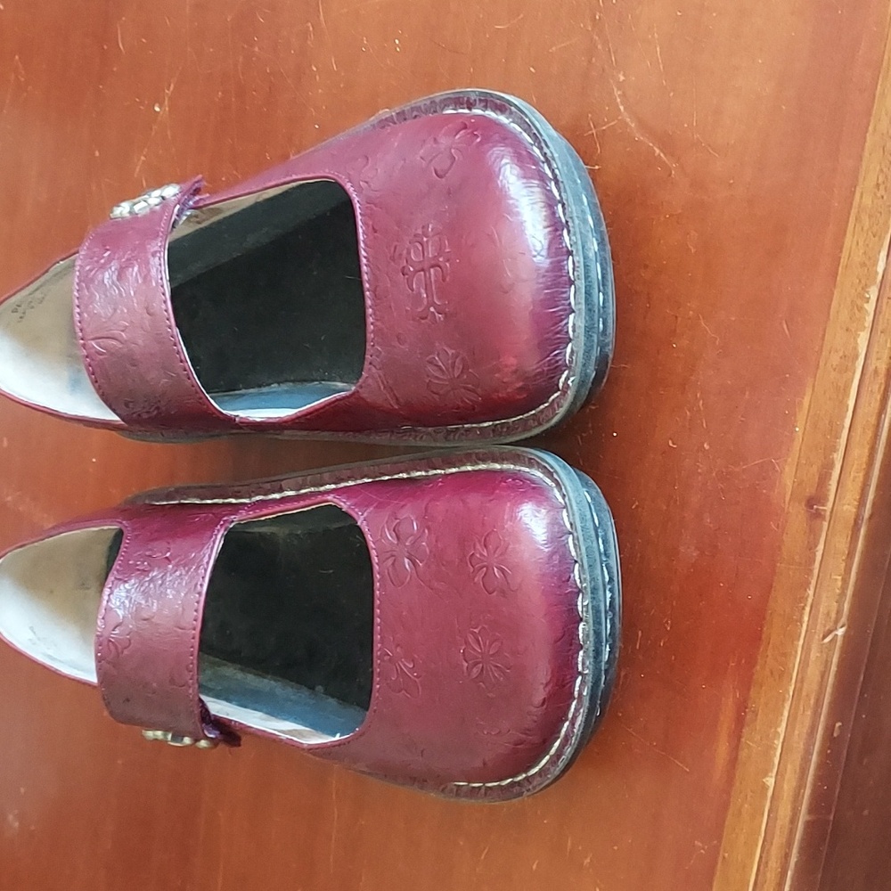 Alegria red mary janes size 9-9 5